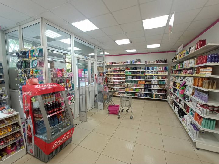 Торговая площадь с арендатором в центре, 323 м²