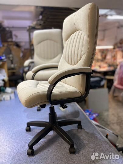Офисное кресло