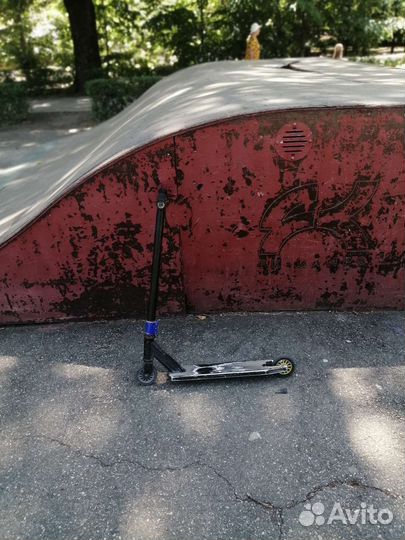 Трюковой самокат в нормальном состоянии