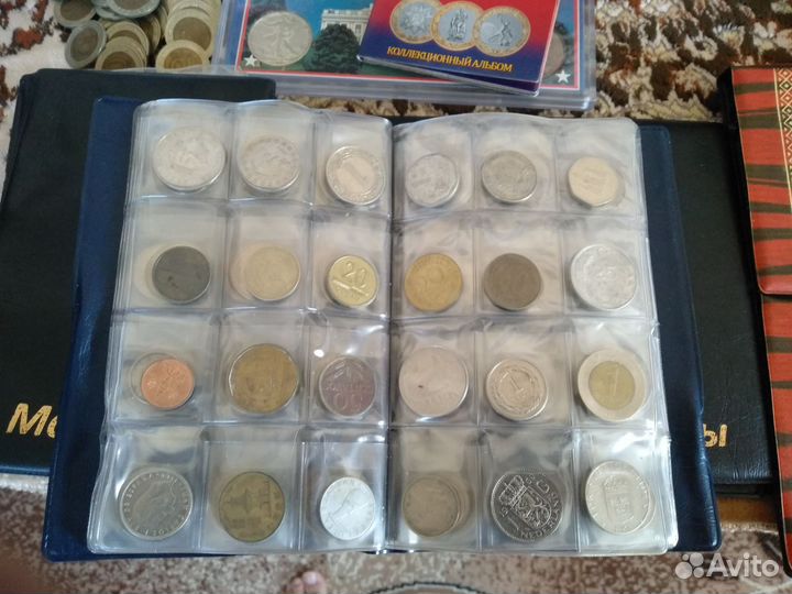 Монеты и значки