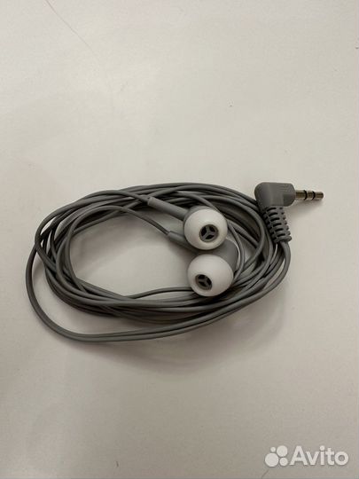 Проводные наушники