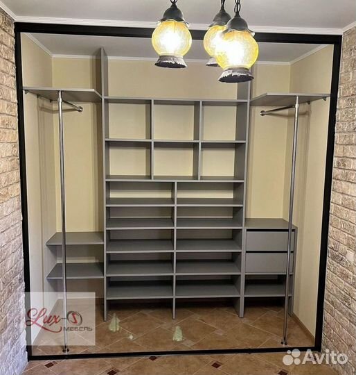 Шкаф в квартиру