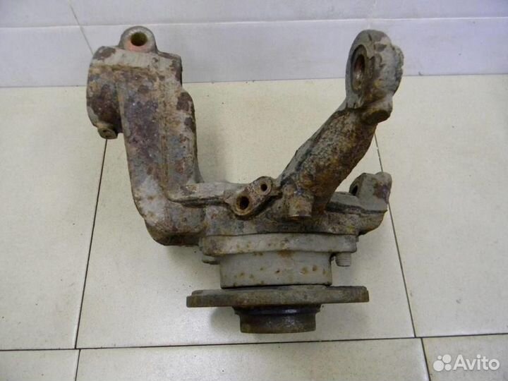 Кулак поворотный передний левый Caddy III 2004-201