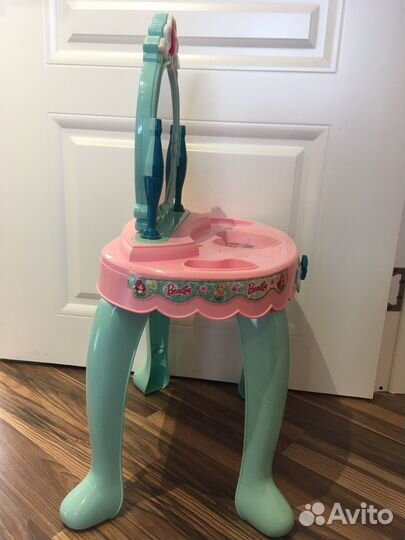 Столик с зеркалом