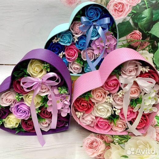 Композиции из мыльных роз и конфет