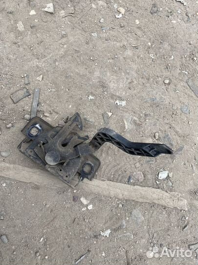 Замок капота Рено Логан 2