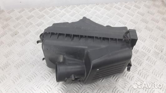 Корпус воздушного фильтра toyota corolla E12 (99P1