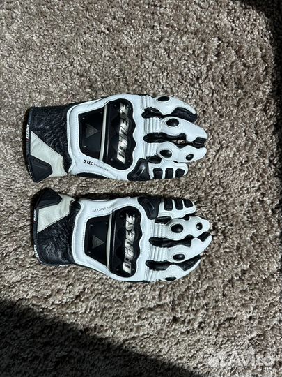 Мото перчатки Dainese