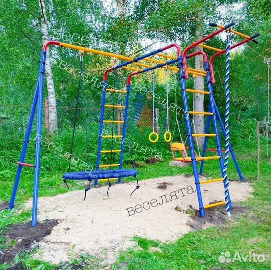 Детская игровая площадка с двумя качелями