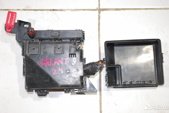 Блок предохранителей подкапотный Mitsubishi Galant