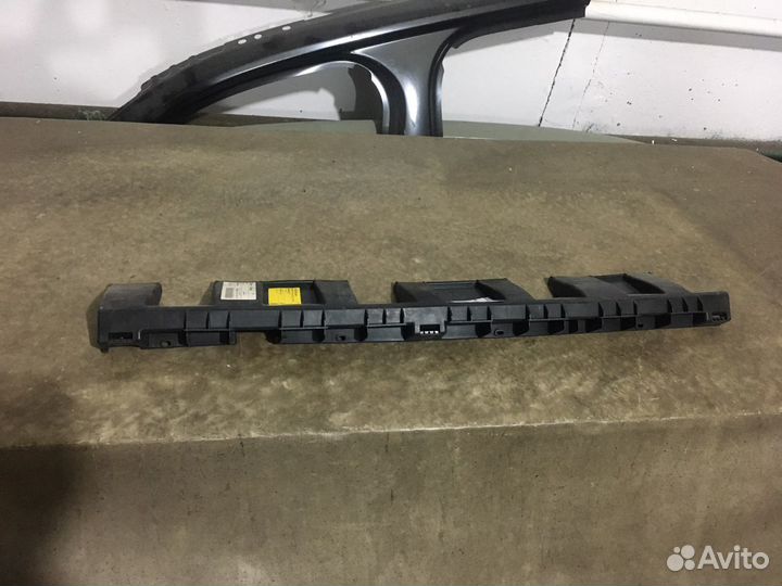 Каркас накладки порога правый Nissan Terrano D10