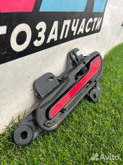 Ручка наружная двери передней левой Tesla Model Y