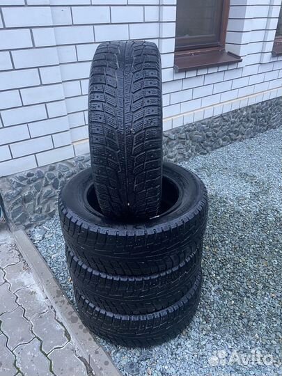 Michelin X-Ice North 215/60 R16