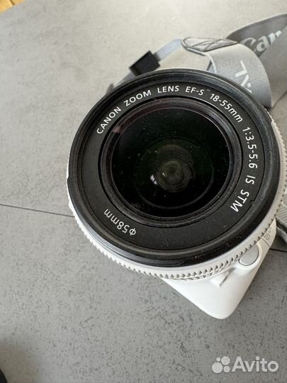 Зеркальный фотоаппарат canon eos 100d с чехлом