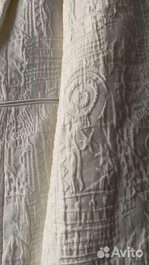 Белый женский костюм