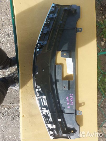 Решетка радиатора Ниссан ноут