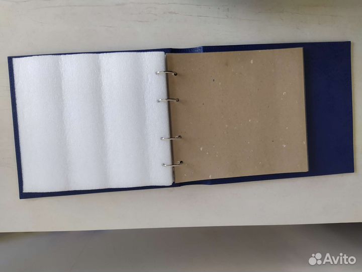 Альбом для значков