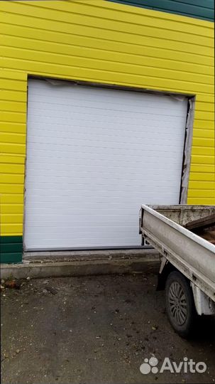 Секционные подъемные ворота для частного дома