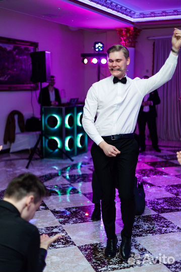 Диджей (DJ) Звукорежиссёр, со своим оборудованием