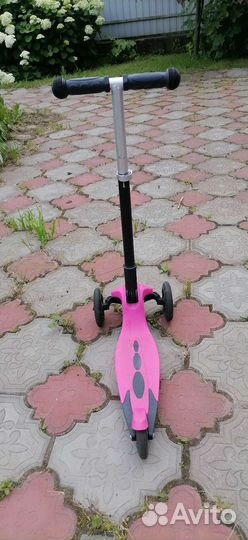 Самокат трехколесный