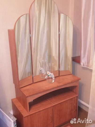 Туалетный столик 