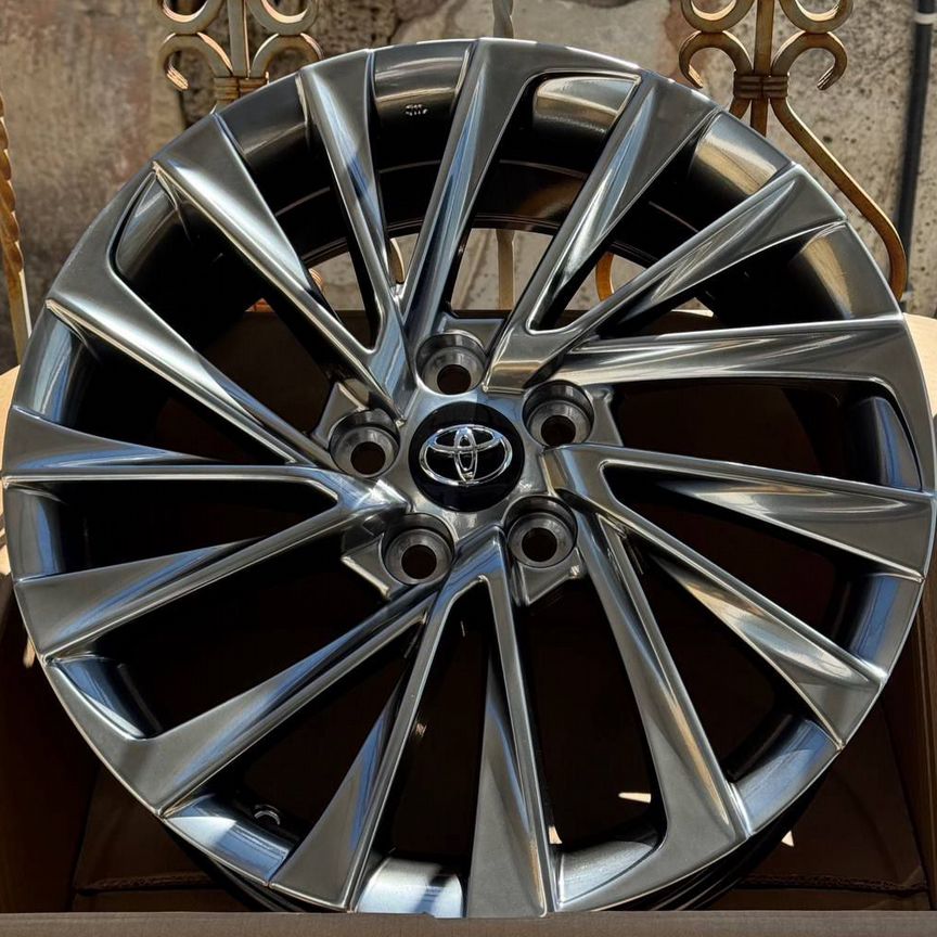 Литые диски Powcan 8×R18 5×114.3