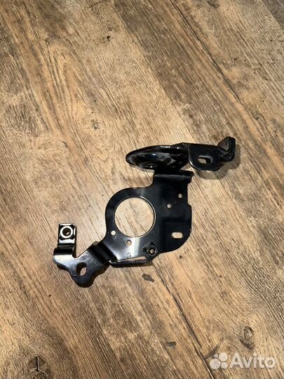 Renault dokker кронштейн тнвд