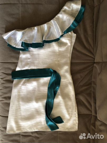 Платье мини с оборкой на одно плечо