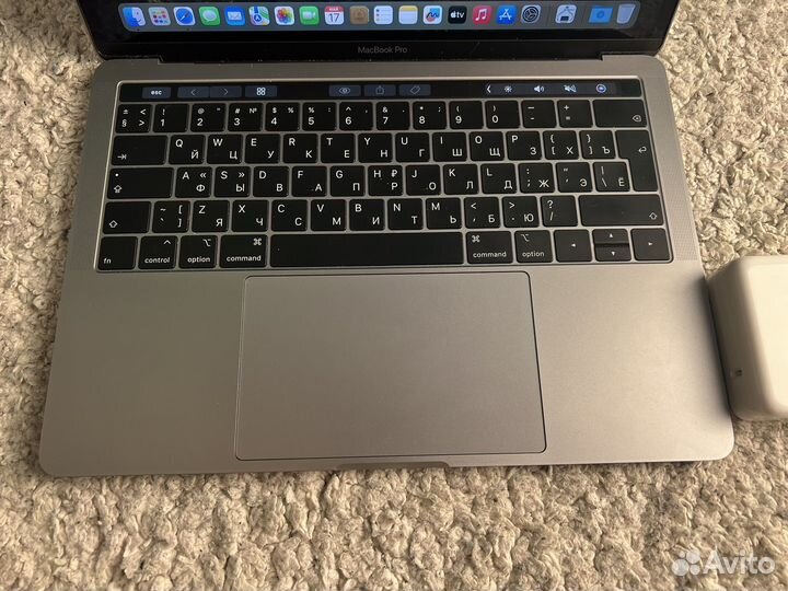 MacBook Pro 13 2019г 8/256гб 170 циклов Touch Bar