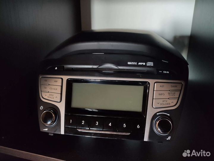 Штатная магнитола Hyundai ix35 + козырек