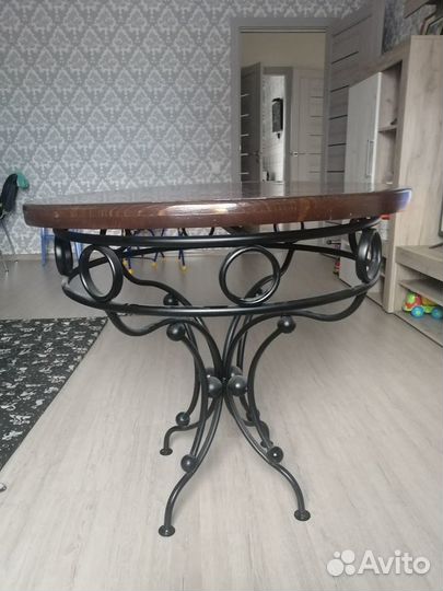 Кованный столик,круглый