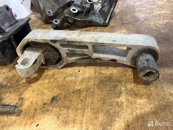 Кронштейн двигателя/мкпп Fiat Linea