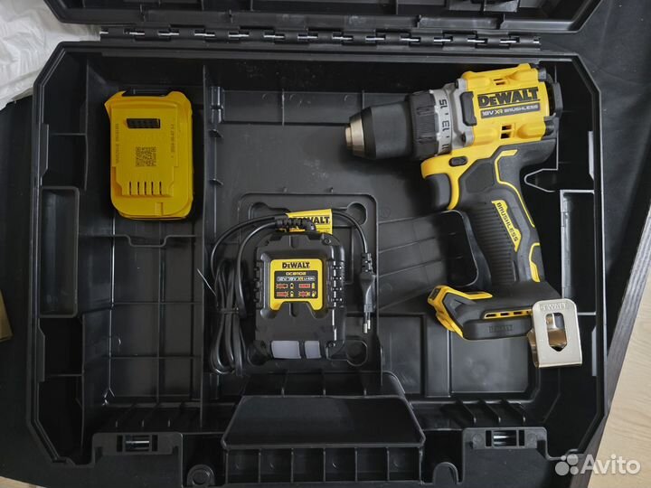 Аккумуляторная дрель-шуруповерт dewalt DCD800E1T