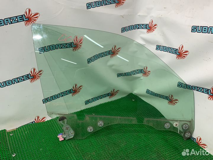 Переднее стекло Subaru Forester Sg