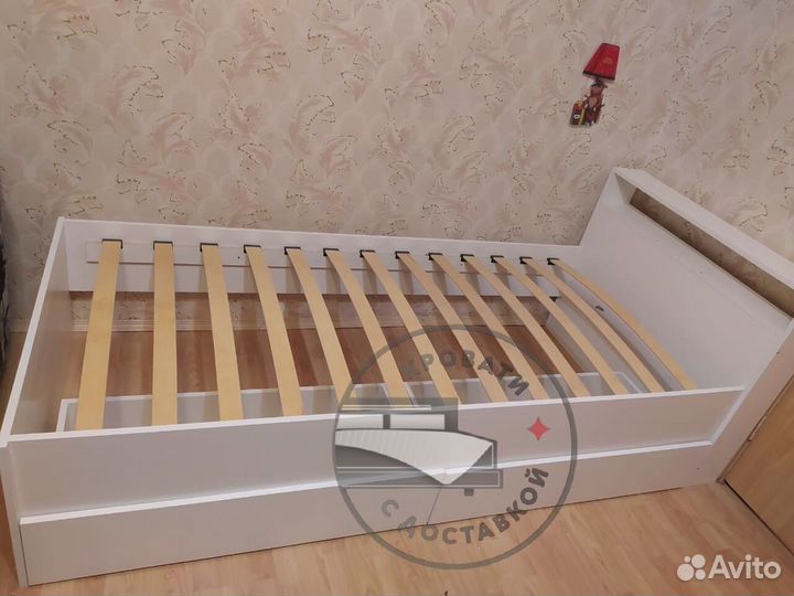 Кровать