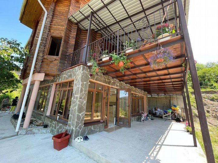 Дом 420 м² на участке 10 сот.