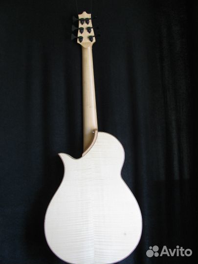 Акустическая безладовая бас гитара