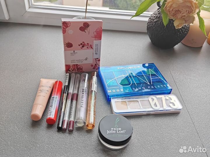 Набор новой косметики пакетом