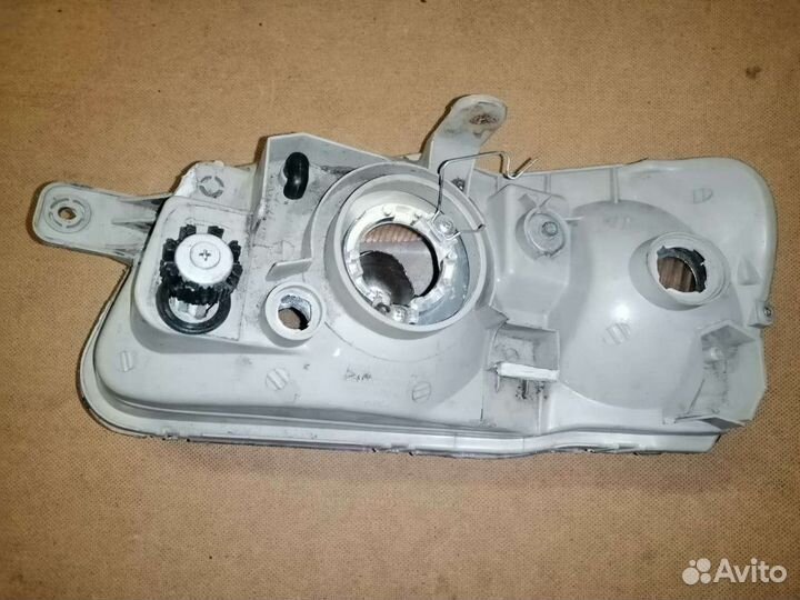 Фара передняя правая Hyundai Accent