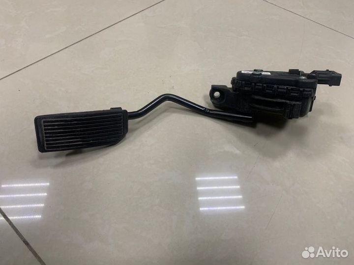 Педаль газа Nissan Almera N16 QG15DE 2005