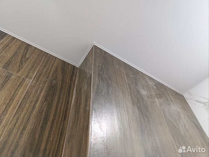 Монтаж натяжных потолков,слив воды