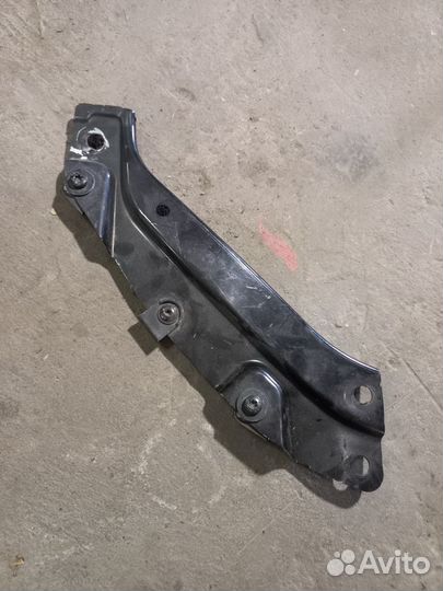 Кронштейн фара правая Фольксваген Поло 5 2009-2017