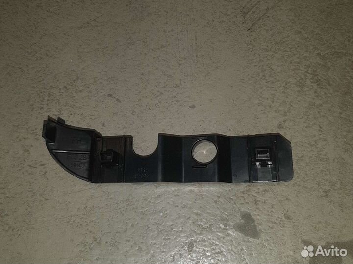 Кронштейн бампера передний правый Hyundai Getz