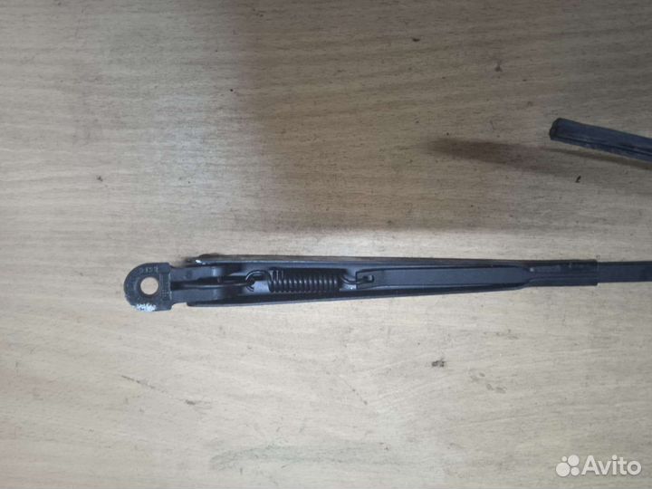 Поводок дворника BMW 5 E28 бмв 5 E28