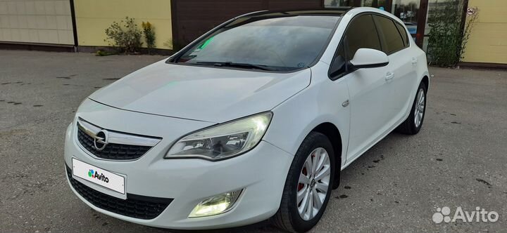 Opel Astra, 2011