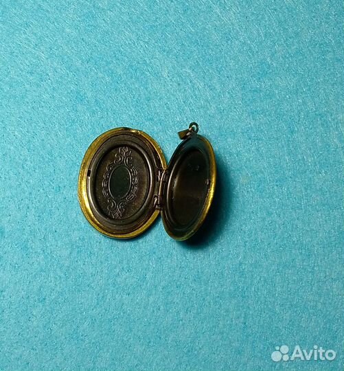 Винтажный медальон овальной формы