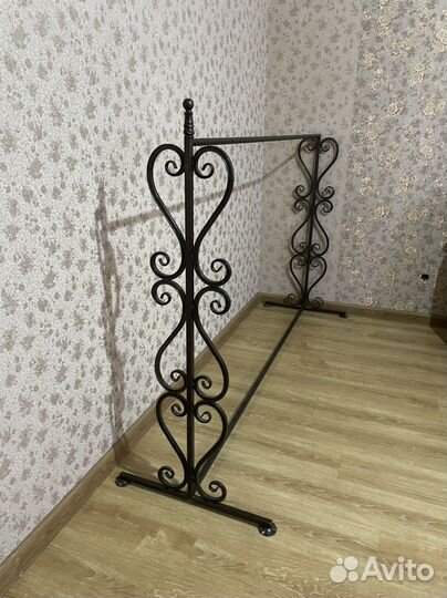 Вешалка кованая