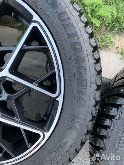 Goodyear UltraGrip Ice 215/50 R17 95T