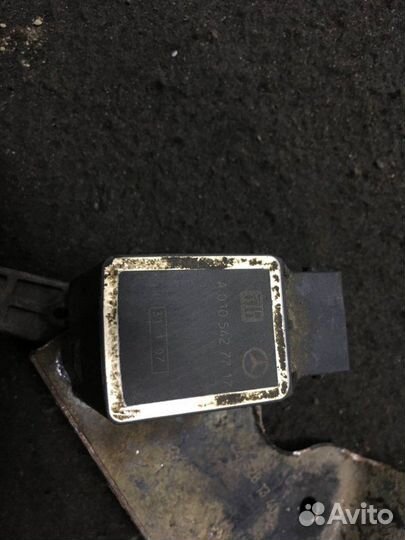 Датчик положения кузова передний Mercedes-Benz