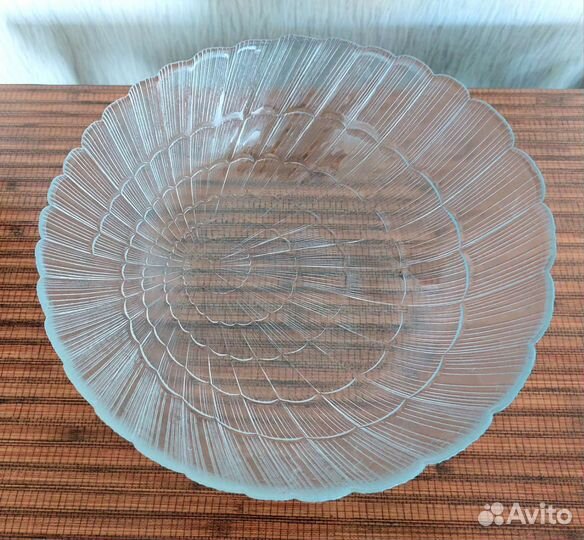 Посуда: блюда, салатник